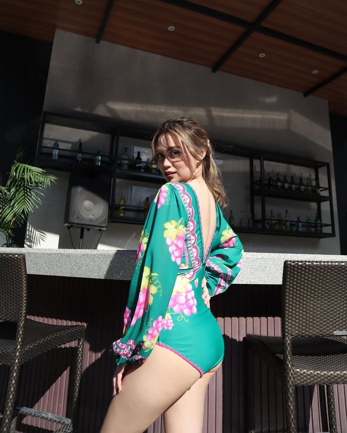 Deep V-Neck Printed Long-Sleeve Anti-Sun Swimsuit Set