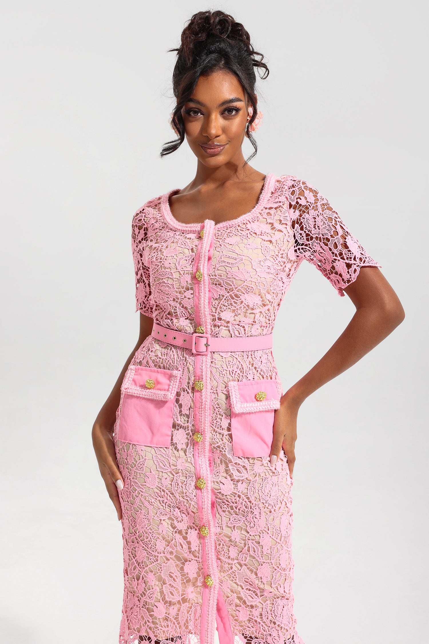 Dantelli Metal Düğmeli Yuvarlak Yaka Midi Elbise