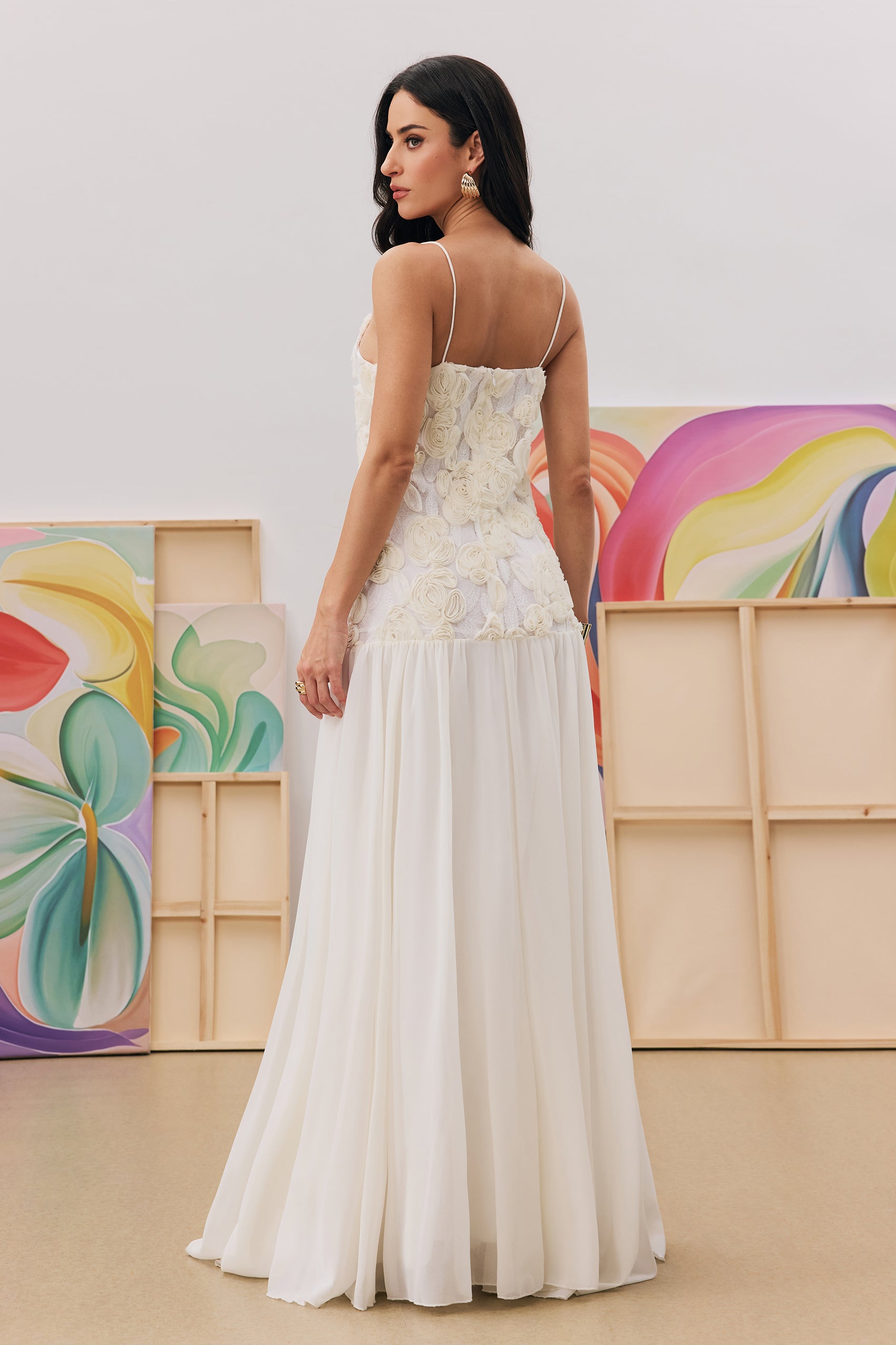 Andrea Çiçek Aplike Pileli Şifon Uzun Elbise