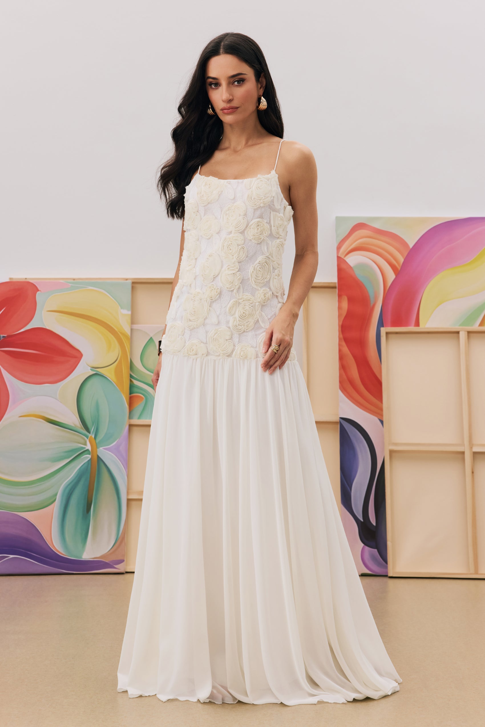 Andrea Çiçek Aplike Pileli Şifon Uzun Elbise