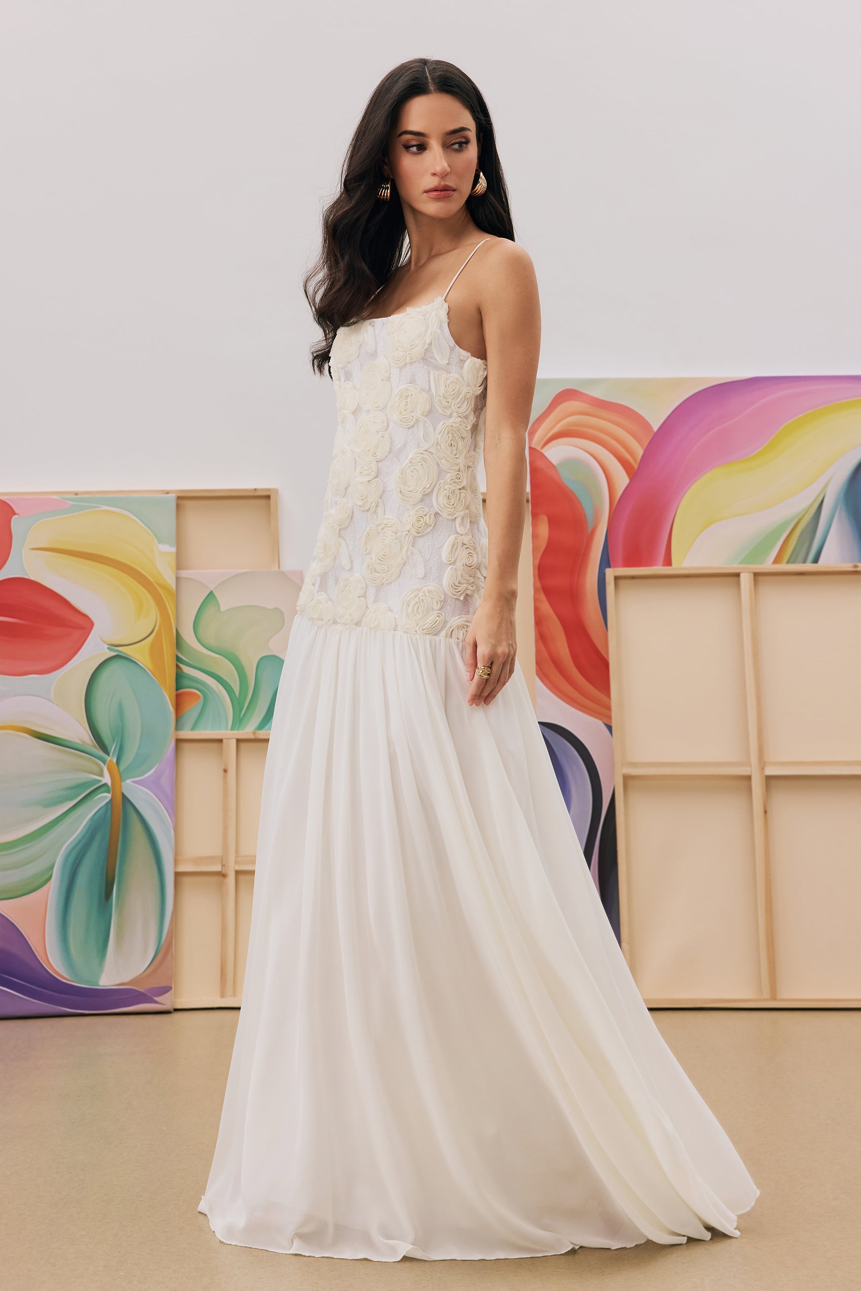 Andrea Çiçek Aplike Pileli Şifon Uzun Elbise