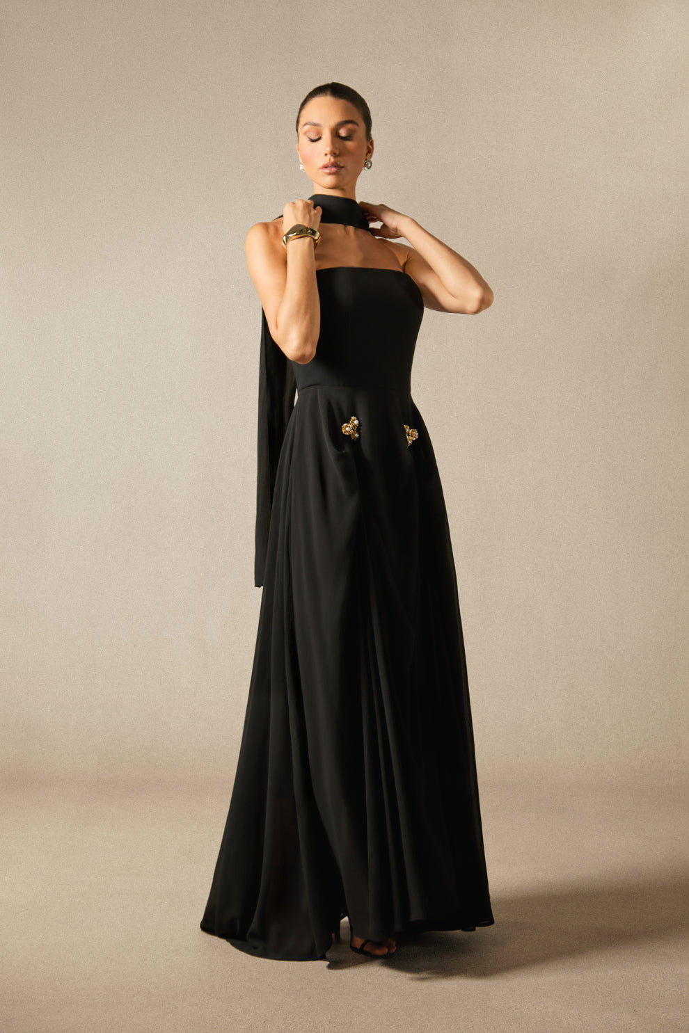 Sarah Askısız Çiçek Detaylı Uzun Elbise ve Eşarp