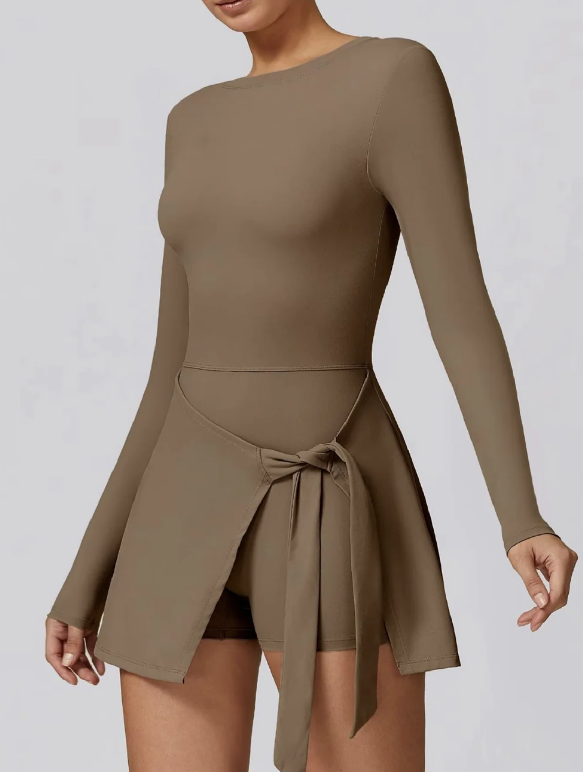 Yüksek Boyunlu Uzun Kollu Tenis Elbisesi