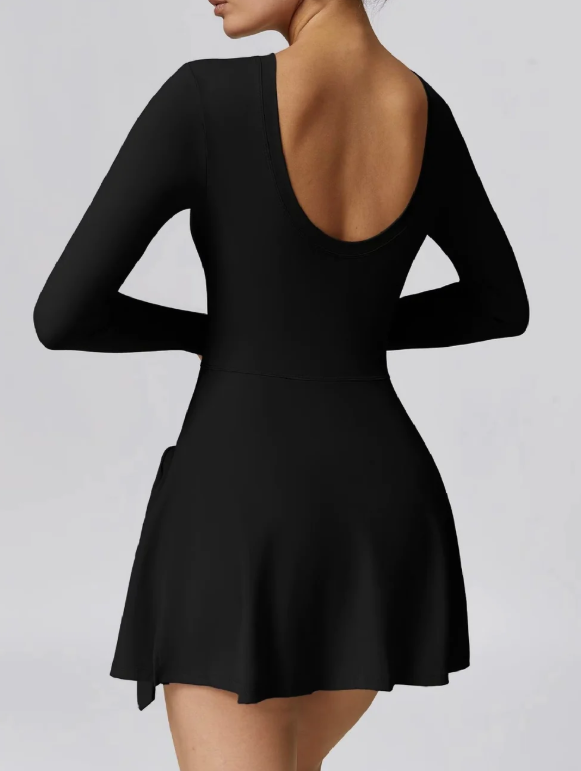 Yüksek Boyunlu Uzun Kollu Tenis Elbisesi